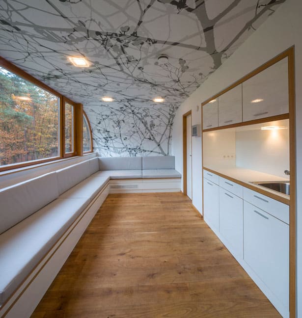 Dom na strome v Belgicku moderný dom na strome