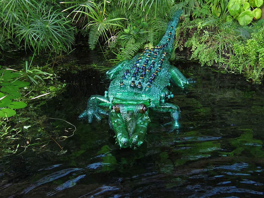 plastic-bottle-sculpture-5