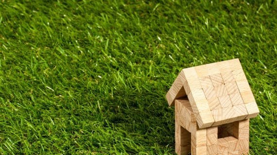 Výber pozemku na stavbu rodinného domu – čo treba zohľadniť?