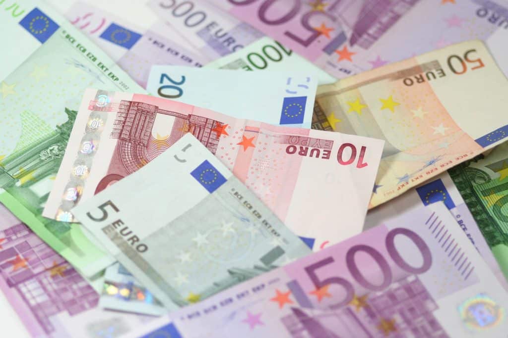 Dlh v prepočte na obyvateľa je 6 160€
