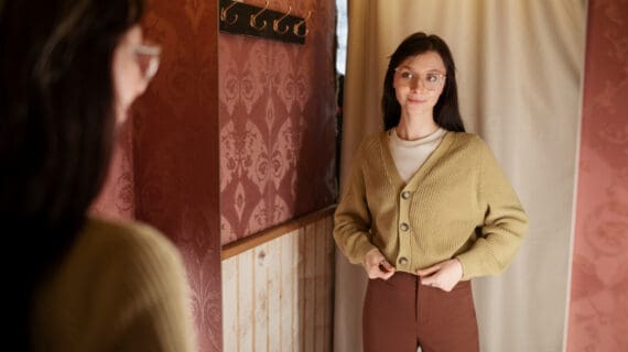 Zrkadlo do predsiene v úzkom priestore