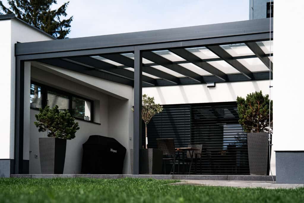 pergola-s-pevnou-strechou